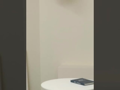 Il nuovo tipo di fiore artificiale, una sola orchidea danzante, è adatto per decorazioni alberghiere e ristoranti.