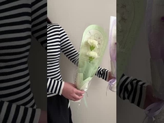 Fiori finiti, mazzi di rose, regali per San Valentino e per il giorno degli insegnanti per i migliori