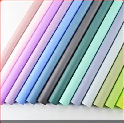 comprare Soluzione di imballaggio di fiori foglio di carta impermeabile con involucro di cellophane di plastica solida fabbricazione online