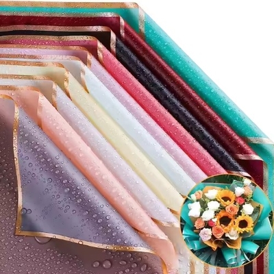 comprare Carta di avvolgimento colorata impermeabile a bordo dorato per i fioristi per il confezionamento di un bouquet 58*58cm online manufacture