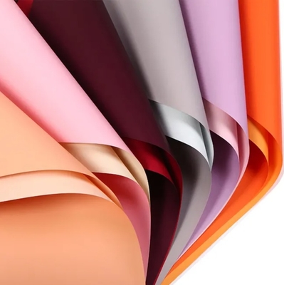 Un buon prezzo. Carta di avvolgimento impermeabile per fiori 58cm * 58cm personalizzata per il mercato coreano in linea