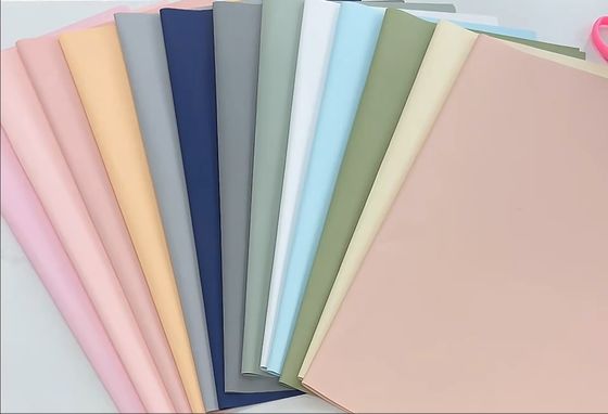 Un buon prezzo. Carta di fiori in plastica opaca e spessa 57cm*57cm ±5% Personalizzata per Sinowrap Fashion in linea