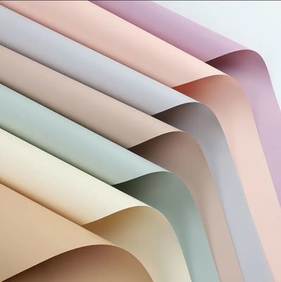 comprare Carta di avvolgimento per bouquet di fiori trasparente impermeabile con imballaggio coreano personalizzato fabbricazione online