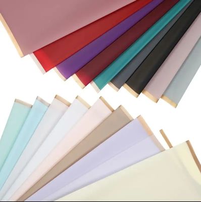 Un buon prezzo. Carta di imballaggio a base di plastica matta koreana impermeabile per i fiori in linea