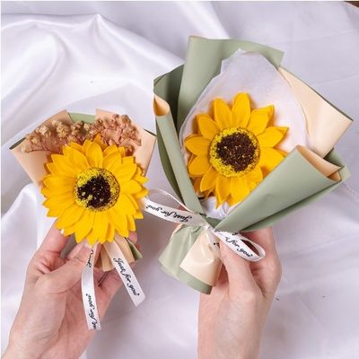 comprare Nuovo mini bouquet di girasole, garofano, rosa sapone, bouquet di fiori per il compleanno della festa della mamma fabbricazione online