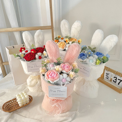 Un buon prezzo. Carino a maglia di peluche orecchie di coniglio bouquet piccolo profumo stile Qixi Laureation Season con mano leggera bouquet ragazza regalo di compleanno in linea