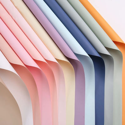 Un buon prezzo. Carta di avvolgimento a fiore impermeabile a colori solidi spessita 56cm * 56cm Dimensioni di imballaggio personalizzate 60X30X3cm in linea