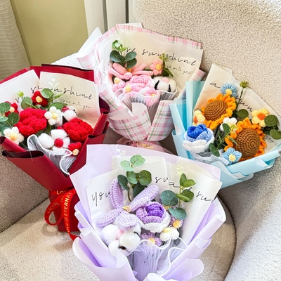 Un buon prezzo. 520 Bouquet della Festa della Madre Fiori a maglia artigianali per la stagione delle laurea in linea