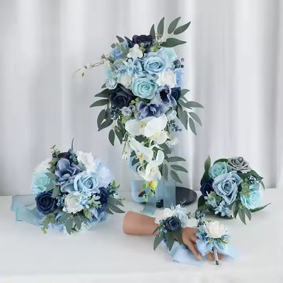 Un buon prezzo. Rosetta blu ghiacciata Sposa in possesso di fiori Damigella Bouquet di nozze corsaggio polso Fiore Nozze Fiori artificiali in linea