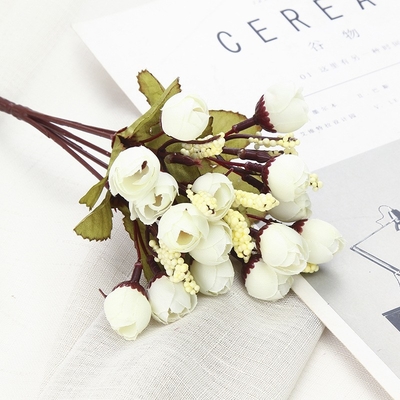 Un buon prezzo. Fiori artificiali per matrimoni, decorazioni per le scene nuziali in linea