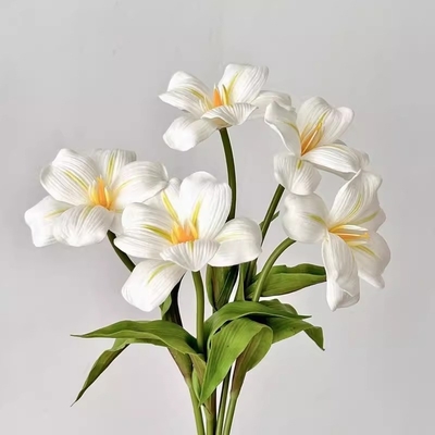 Un buon prezzo. Fiori artificiali di tulipani, ornamenti per la casa di nozze, fiori falsi, fiori decorativi per la fotografia in linea