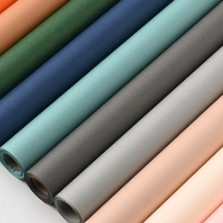 Un buon prezzo. Carta di imballaggio di fiori di colore solido di qualità superiore in linea