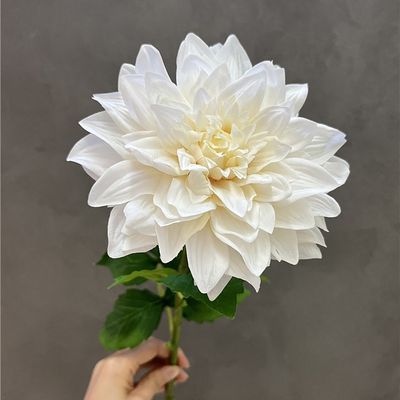 comprare Home simulation dahlia decorazione del tavolo da pranzo interno, fiori artificiali scena di matrimonio oggetti di scena fotografici fabbricazione online