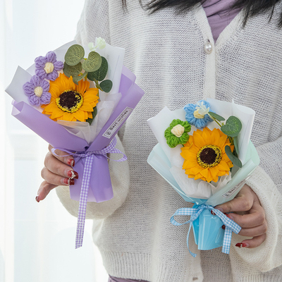 Un buon prezzo. Bouquet di fiori di girasole fatti a mano, bouquet di fiori finiti, regali per le feste in linea