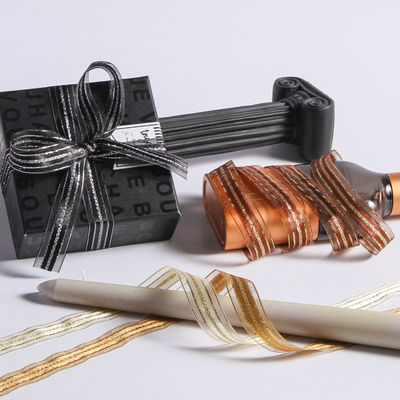 comprare bordo dorato, bordo argento, garza di neve a righe, garza di bordo, nastro della sezione centrale, imballaggio regalo di fiori fai-da-te, nastro di nozze, nastro colorato fabbricazione online