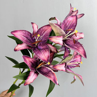 Un buon prezzo. Simulazione retrò in stile europeo, colori a gradiente, bouquet di gigli, fiori per la decorazione domestica. in linea