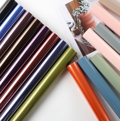Un buon prezzo. Nuova carta cristallina per la confezione di fiori, pellicola di opp di colore fresco, carta impermeabile per la confezione di fiori, cellophane colorato trasparente in linea