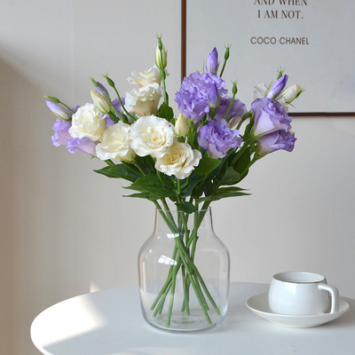 Un buon prezzo. Ingrosso di fiori artificiali, mazzi di delfinio a 3 teste, arte floreale realistica, matrimoni, decorazioni domestiche, fiori da tavola, accessori fotografici in linea
