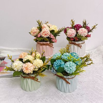 Un buon prezzo. Vendita all'ingrosso di fiori artificiali, piante in vaso di ortensia, oggetti decorativi per soggiorni e sale da pranzo, fiori artificiali, piante verdi, piante in vaso e decorazioni da tavolo in linea