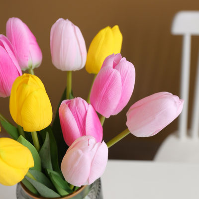 Un buon prezzo. Fiori artificiali con una sensazione di bagnato, texture di fascia alta, ornamenti per la decorazione domestica dei tulipani, oggetti di scena per la fotografia, fiori artificiali di tulipani Lafite in linea
