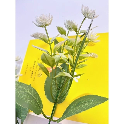 Un buon prezzo. Il produttore vende all'ingrosso nuovi tipi di fiore artificiale di plastica immerso nel riso e osmanthus per la decorazione domestica, decorazione del tavolo con fiori artificiali e ornamenti di arrangiamento floreale in linea