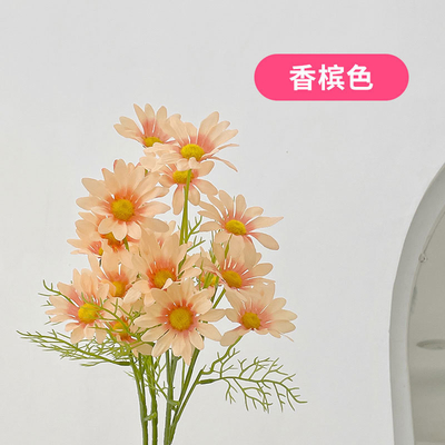 Un buon prezzo. Bocchetto di margherite simulato, fiore falso di camomilla, fiore di seta di plastica, decorazione domestica, accessori fotografici, fiore simulato in linea