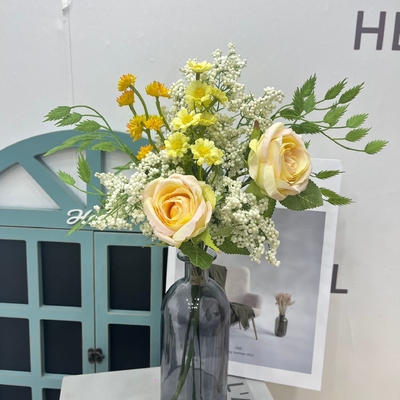 Un buon prezzo. Bouquet di fiori simulato, bouquet di fiori artificiali primaverili di Venere, tavolo di fiori di seta transfrontaliero fiore artificiale, bouquet di rose, fiore legato a mano in linea