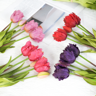 Un buon prezzo. Nuovo fiore artificiale di tulipano di gomma morbida ondulata a 5 teste, decorazione di casa di lusso per feste di lusso, fiore artificiale di tulipano in linea