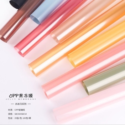 Un buon prezzo. OPP film gelatinoso colorato, carta da imballaggio per fiori regalo, carta da imballaggio per fiori, bouquet, cellophane impermeabile, all'ingrosso in fabbrica in magazzino in linea