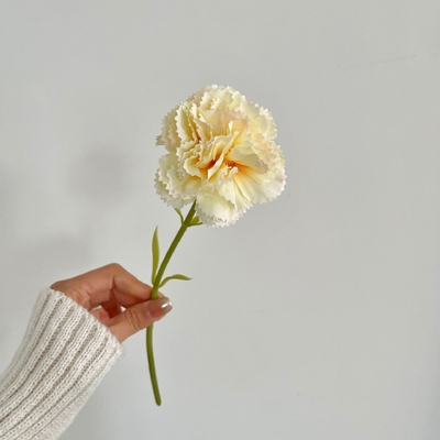 Un buon prezzo. Fiori artificiali, garofani artificiali, vasi per la casa, composizioni floreali, souvenir per feste, decorazioni a base di fiori artificiali in linea