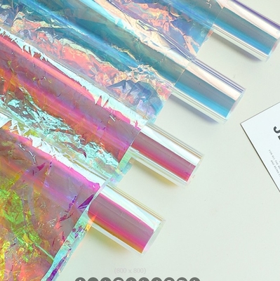 Un buon prezzo. Carta da rivestimento per fiori a pellicola colorata, carta perlante, arcobaleno laser, carta da caramelle trasparente a sette colori, materiale da rivestimento per fiori colorato in linea