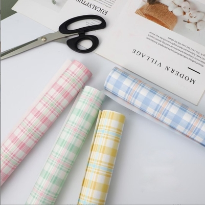 comprare Bicolore a quadri retro Ouya carta avvolta in fiori carta a quadri imballaggio regalo fiori bouquet carta da imballaggio materiali all'ingrosso online manufacture