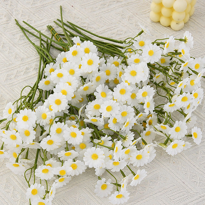 comprare Bouquet di margherite con fiori finti, decorazione del tavolo da pranzo in stile europeo, bouquet di camomilla essiccata, fiori imitazione di crisantemo selvatico fabbricazione online