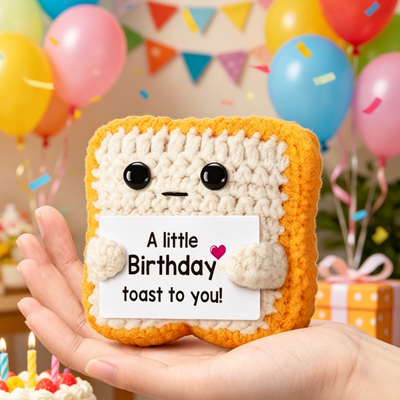 comprare Fatto a mano Crochet Magliato Pane Toast Plush giocattolo Mini Bambola con Positivo Cartolina di Incoraggiamento per la festa di compleanno Favorito Regalo fabbricazione online