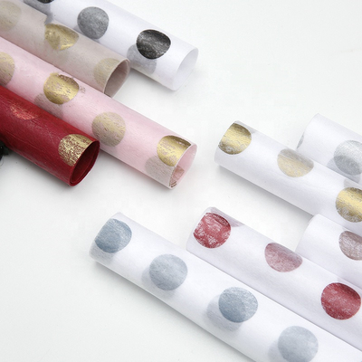 comprare La carta da imballaggio di Dot Pattern Eco-Friendly Nonwoven Florist di Polka riveste 60cm*60cm online manufacture