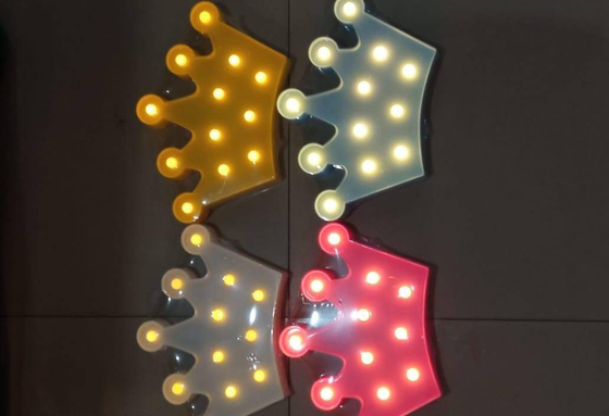 Un buon prezzo. Dimensioni della corona del LED varie della festa di compleanno degli elementi a forma di della decorazione disponibili in linea