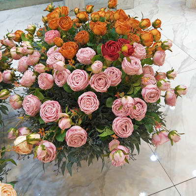 Un buon prezzo. Mazzi di bouquet di rose artificiali Queen Rose per decorazioni domestiche in linea