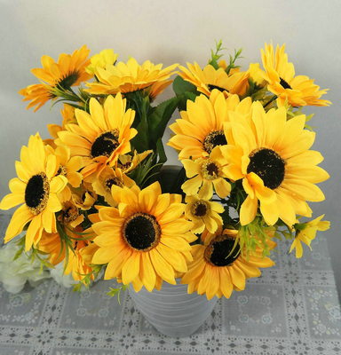 Un buon prezzo. Girasole decorativo in plastica Decorazione artificiale Girasole in linea