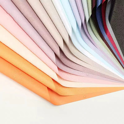 Buon prezzo Carta tissue colorata personalizzata diversi fiorai carta da imballaggio ritardante la fiamma in linea
