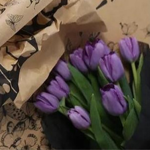 Un buon prezzo. Bellissimi fiori finti per l'occasione del Ringraziamento in linea