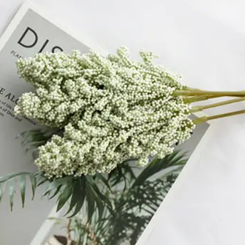 Un buon prezzo. I fiori artificiali impermeabili per la decorazione domestica creano un'atmosfera tranquilla in linea