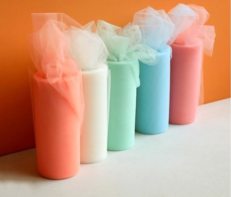 Un buon prezzo. Stupefacente tessuto a rotoli multicolore con istruzioni per la cura lavare a mano o asciugare in linea