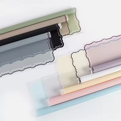 Buon prezzo Carta di avvolgimento a fiore ghiacciato con linee ondulate Imballaggio regalo Imballaggio regalo impermeabile in linea