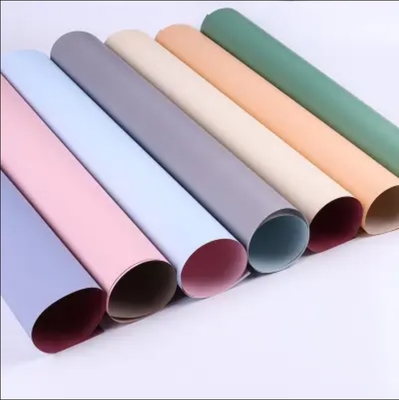 Buon prezzo Più di 50 colori Carta di avvolgimento di fiori di plastica 58*58cm Per Avvolgimento di Sapone Ouya in linea