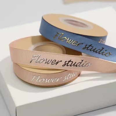 Un buon prezzo. Nastro in satin grosso in foglio d'oro in 3D con stampa personalizzata del logo in linea