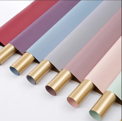 Buon prezzo 64X34X0.36 cm Bene palpabile Carta di rivestimento di fiori di plastica a doppio lato con oro in linea