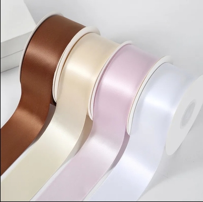 Un buon prezzo. Poliestere 4 cm Nastro satinato a colori solidi 196 colori a scelta in linea