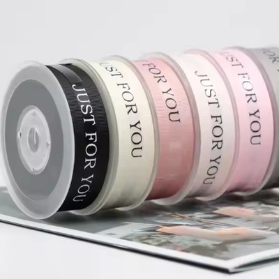 Un buon prezzo. Artigianato fai da te High Light 6mm Polyester Gift Packing Ribbon con logo JUST FOR YOU in linea