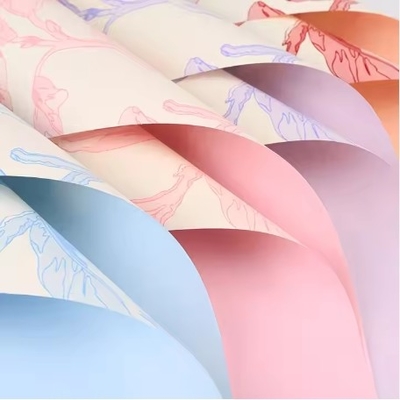 Buon prezzo Stampa di San Valentino carta da avvolgimento a fiori a forma speciale 50g polpa mista impermeabile in linea