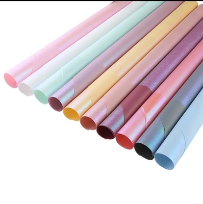 Buon prezzo Rollo di carta da avvolgimento a colori personalizzato per la promozione di fiori freschi in linea